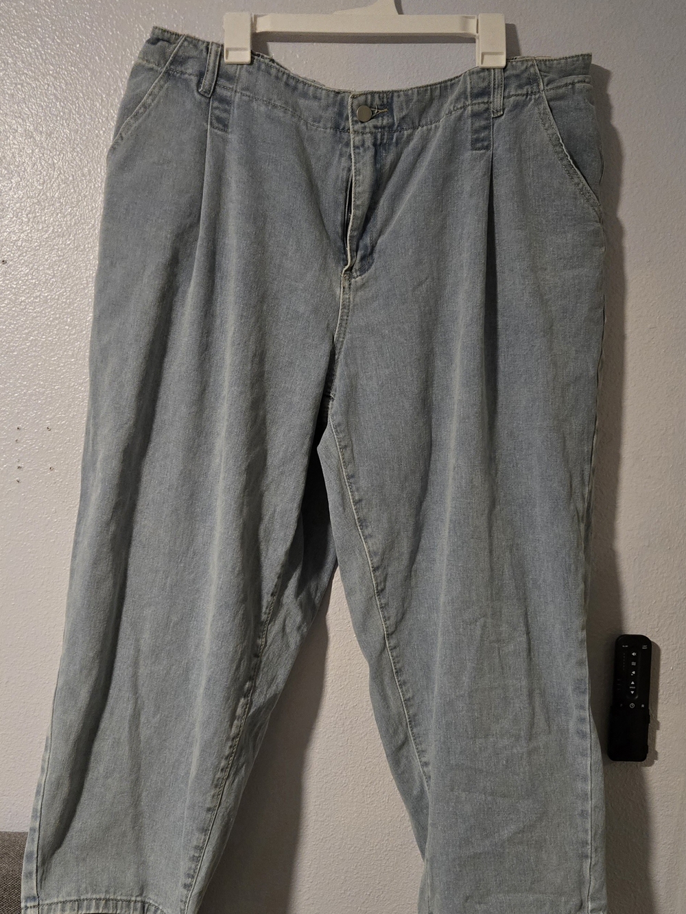 SHEIN Pale Blue Relaxed-Fit Jeans